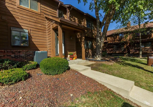 Photo 2 of Townhouse for sale at 12 Cedar Grove Court, Saint Charles, MO 63304 | MLS# 24062821 | Listing updated on 2024-11-26