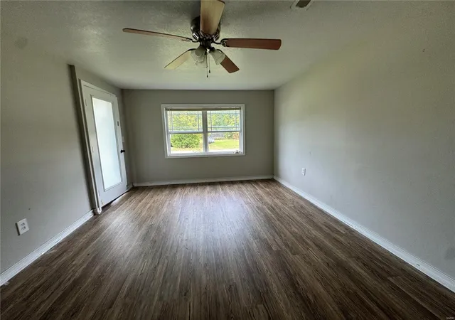 Photo 4 of Sale Pending at 524 Victor St, Poplar Bluff, MO 63901 | MLS# 24062844 | Listing updated on 2024-10-03