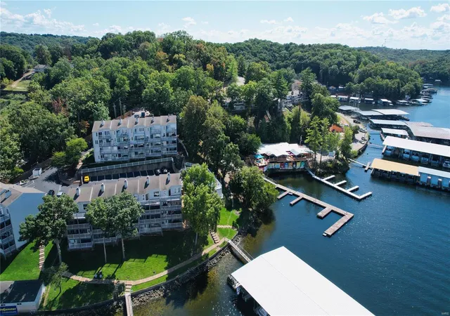 Photo 2 of Single family home for sale at 33 Crow Ct #2E, Lake Ozark, MO 65049 | MLS# 24062911 | Listing updated on 2024-10-16
