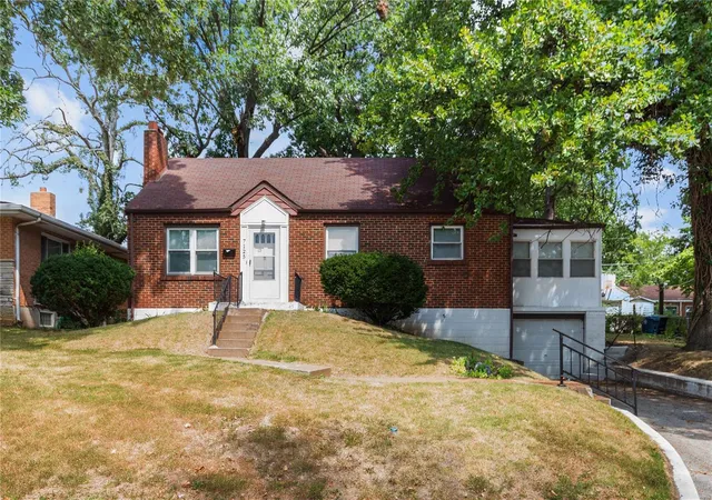 Photo 2 of Single family home for sale at 7125 Farley Ave, Saint Louis, MO 63121 | MLS# 24062920 | Listing updated on 2024-12-07