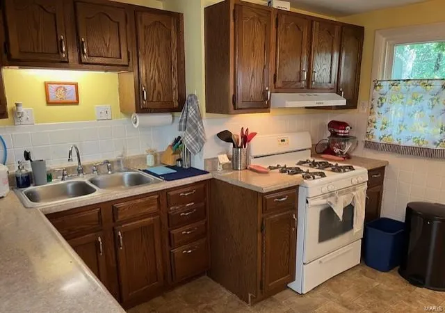 Photo 3 of Single family home for sale at 2116 Blendon Pl, Saint Louis, MO 63143 | MLS# 24062933 | Listing updated on 2024-12-03