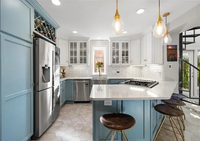 Photo 2 of Single family home for sale at 8160 Stratford Dr, Saint Louis, MO 63105 | MLS# 24062965 | Listing updated on 2024-12-08