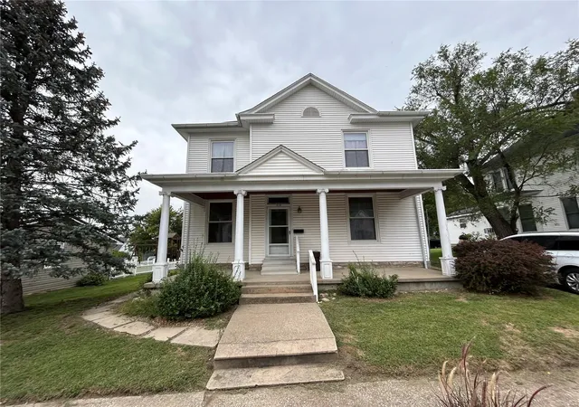 Photo 1 of Sale Pending at 414 W Caldwell St, Paris, MO 65275 | MLS# 24062991 | Listing updated on 2025-03-03