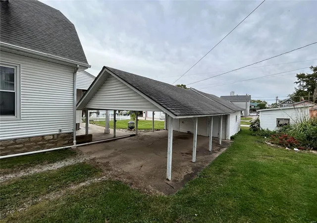 Photo 2 of Sale Pending at 414 W Caldwell St, Paris, MO 65275 | MLS# 24062991 | Listing updated on 2025-03-03