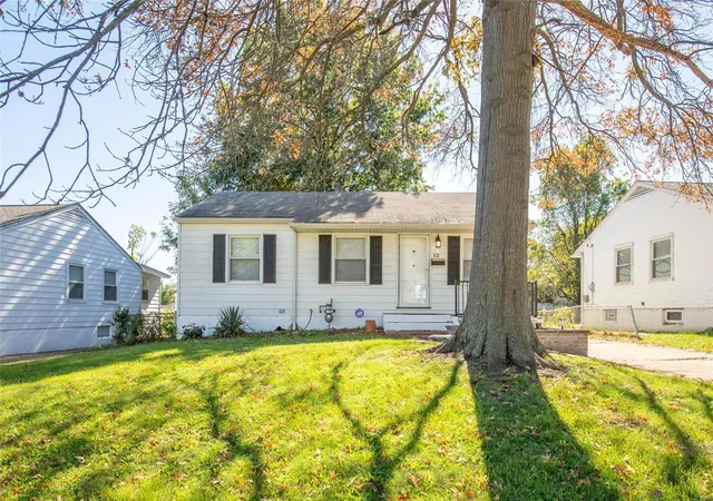 Photo 1 of Sale Pending at 432 Midlothian Rd, Saint Louis, MO 63137 | MLS# 24063016 | Listing updated on 2024-11-26