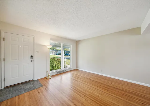 Photo 3 of Sale Pending at 10514 Roscommon Dr, Saint Louis, MO 63123 | MLS# 24063017 | Listing updated on 2024-12-14