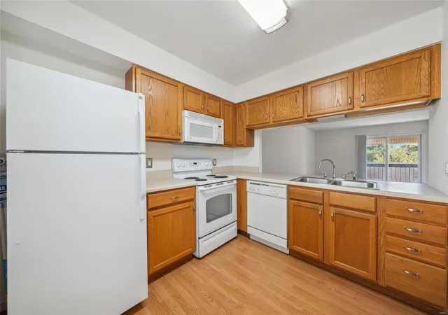 Photo 3 of Condo for sale at 1984 Greenglen Dr #301, Saint Louis, MO 63122 | MLS# 24063046 | Listing updated on 2024-10-17