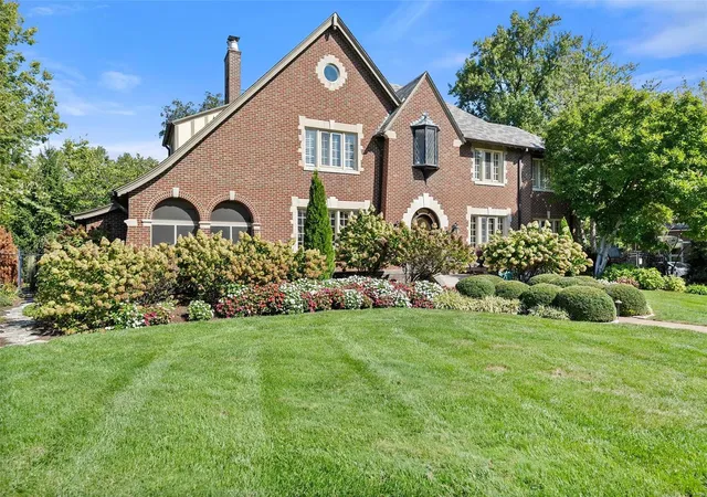 Photo 2 of Sale Pending at 7355 Westmoreland Dr, Saint Louis, MO 63130 | MLS# 24063109 | Listing updated on 2025-03-06