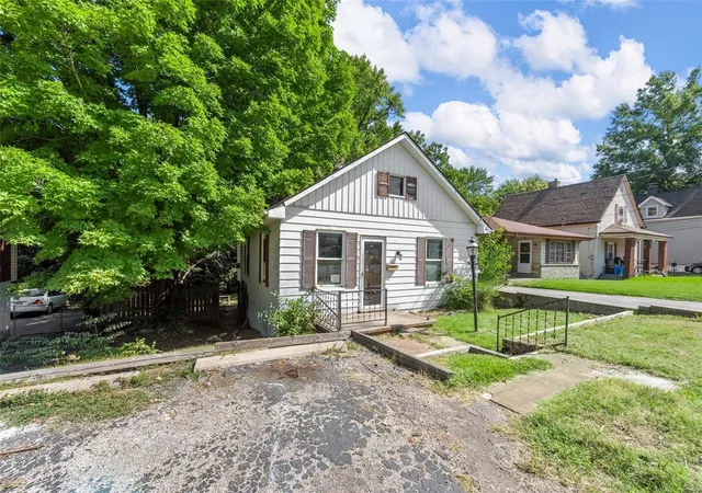 Photo 2 of Single family home for sale at 8819 North Ave, Saint Louis, MO 63114 | MLS# 24063169 | Listing updated on 2024-12-02