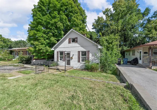 Photo 3 of Single family home for sale at 8819 North Ave, Saint Louis, MO 63114 | MLS# 24063169 | Listing updated on 2024-12-02