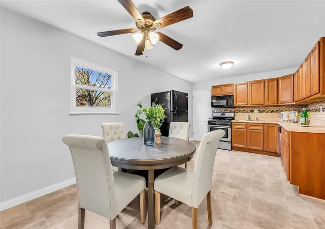Photo 3 of Single family home for sale at 3 Fern Dr, Saint Charles, MO 63304 | MLS# 24063184 | Listing updated on 2024-12-09