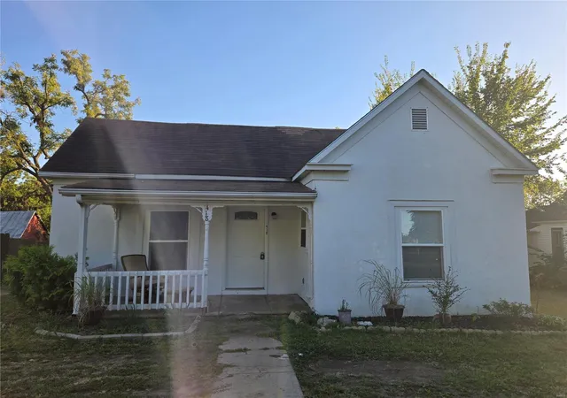 Photo 1 of Sale Pending at 418 W Jefferson Ave, Conway, MO 65632 | MLS# 24063226 | Listing updated on 2024-11-05