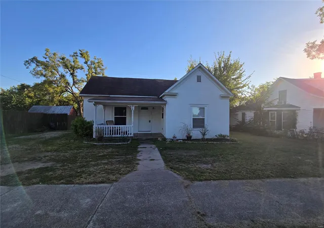 Photo 2 of Sale Pending at 418 W Jefferson Ave, Conway, MO 65632 | MLS# 24063226 | Listing updated on 2024-11-05