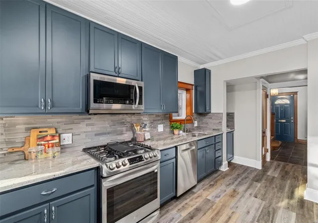 Photo 2 of Sale Pending at 3918 Meramec St, Saint Louis, MO 63116 | MLS# 24063230 | Listing updated on 2024-12-02
