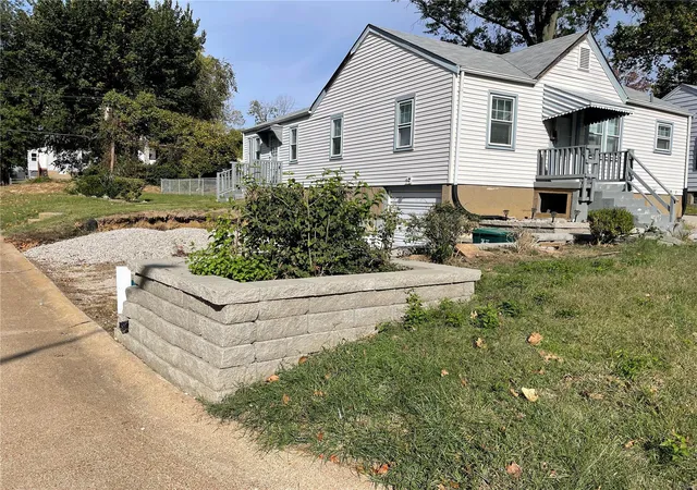 Photo 1 of Sale Pending at 5301 Winslow Dr, Saint Louis, MO 63121 | MLS# 24063332 | Listing updated on 2024-10-31