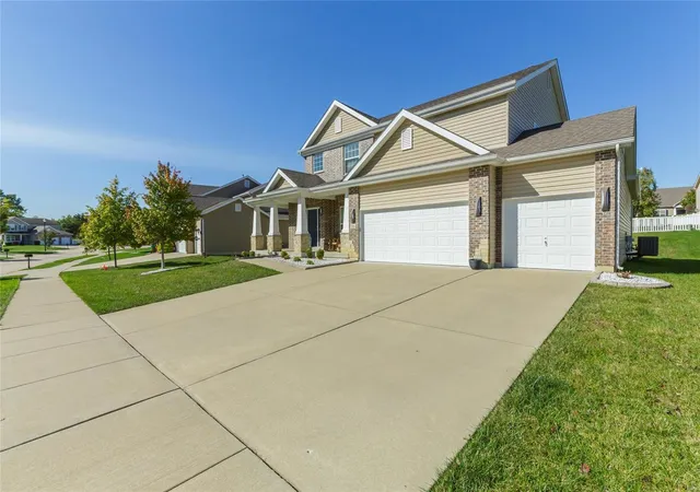 Photo 3 of Single family home for sale at 55 Mason Cir, Lake Saint Louis, MO 63367 | MLS# 24063368 | Listing updated on 2024-12-15