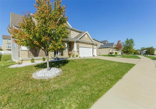 Photo 3 of Single family home for sale at 55 Mason Cir, Lake Saint Louis, MO 63367 | MLS# 24063368 | Listing updated on 2024-12-15