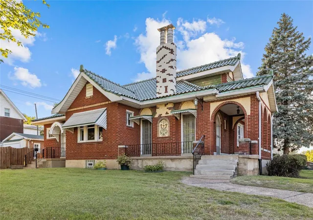 Photo 2 of Sale Pending at 5802 Columbia Ave, Saint Louis, MO 63139 | MLS# 24063424 | Listing updated on 2024-12-02