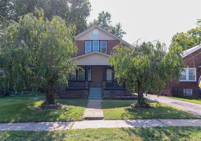 Photo 2 of Single family home for sale at 8820 Windom Ave, Saint Louis, MO 63114 | MLS# 24063468 | Listing updated on 2024-12-17