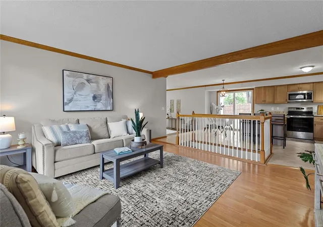 Photo 3 of Sale Pending at 8 Oakridge West Dr, Saint Peters, MO 63376 | MLS# 24063469 | Listing updated on 2024-11-17