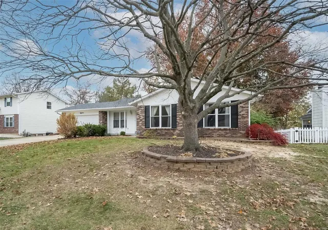 Photo 3 of Sale Pending at 18 Lake Meramec Dr, Saint Peters, MO 63376 | MLS# 24063474 | Listing updated on 2024-12-01
