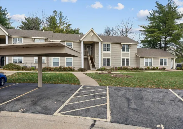 Photo 2 of Condo for sale at 6 Sugarwood Ct #4, Saint Peters, MO 63376 | MLS# 24063585 | Listing updated on 2024-12-09