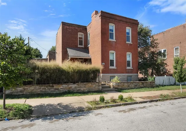 Photo 3 of Sale Pending at 3235 Missouri Ave, Saint Louis, MO 63118 | MLS# 24063589 | Listing updated on 2025-03-05