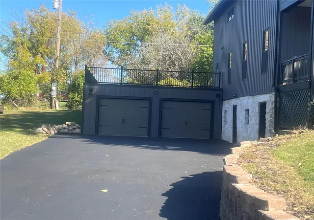 Photo 3 of Single family home for sale at 27 Hamlin Heights, Hannibal, MO 63401 | MLS# 24063616 | Listing updated on 2025-03-18
