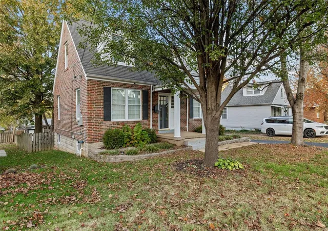 Photo 3 of Sale Pending at 7225 Nottingham Ave, Saint Louis, MO 63119 | MLS# 24063887 | Listing updated on 2024-11-18