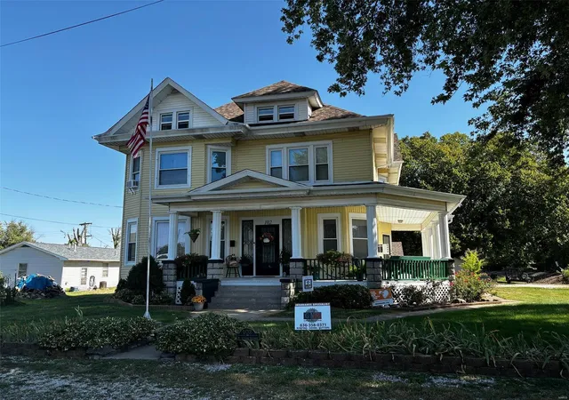 Photo 1 of Sale Pending at 102 N Clark St, Vandalia, MO 63382 | MLS# 24064021 | Listing updated on 2024-11-13