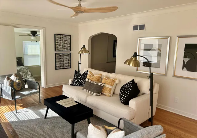 Photo 3 of Sale Pending at 6815 Julian Ave, Saint Louis, MO 63130 | MLS# 24064061 | Listing updated on 2025-03-06