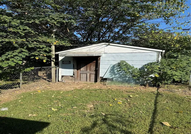 Photo 3 of Single family home for sale at 1604 Bradley St, Kennett, MO 63857 | MLS# 24064116 | Listing updated on 2025-03-16