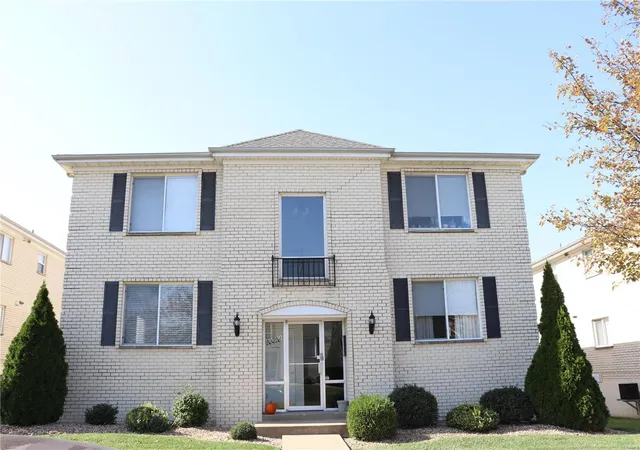 Listing Photo 1 - Condo for sale in building located at 10010 Chardin Wy, St. Louis, MO 63128 - Unit #1