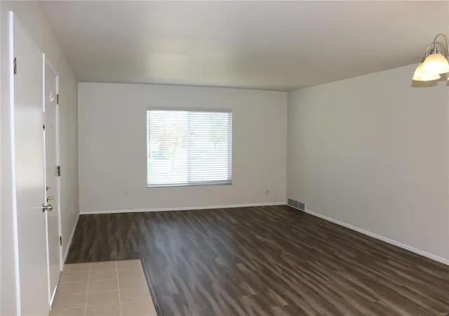 Listing Photo 5 - Condo for sale in building located at 10010 Chardin Wy, St. Louis, MO 63128 - Unit #1