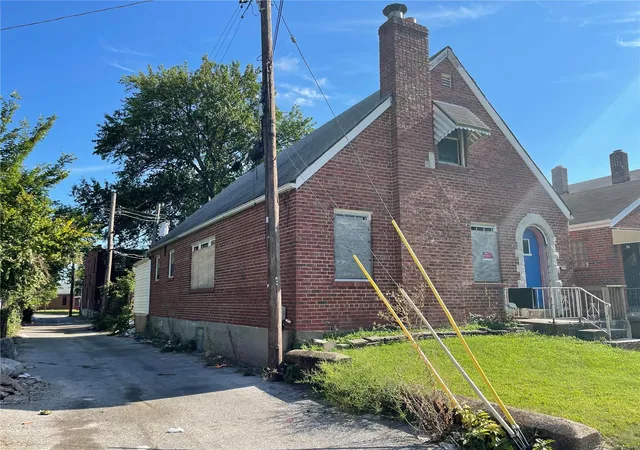 Photo 2 of Single family home for sale at 5088 Queens Ave, Saint Louis, MO 63115 | MLS# 24064196 | Listing updated on 2024-11-02