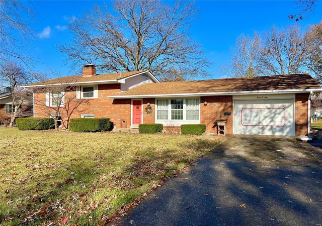Photo 1 of Single family home for sale at 309 E Spinsby St, Montgomery City, MO 63361 | MLS# 24064334 | Listing updated on 2024-12-16
