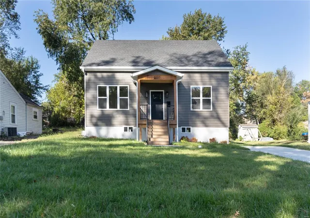 Photo 1 of Single family home for sale at 2237 Huntington Ave, Saint Louis, MO 63114 | MLS# 24064398 | Listing updated on 2024-11-25