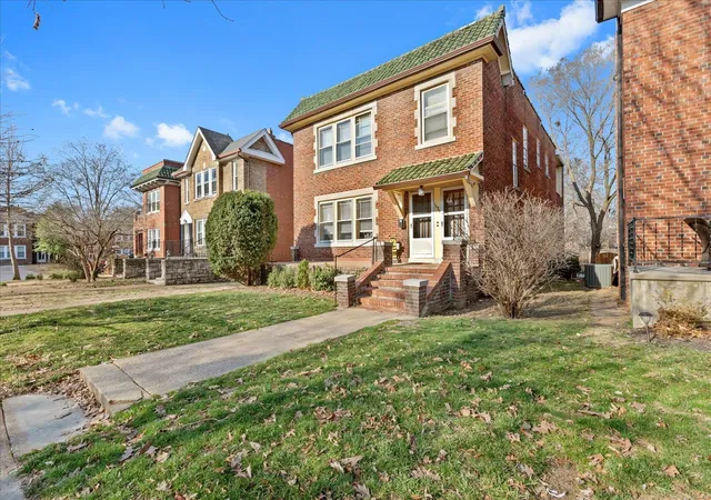 Photo 3 of Multi family home for sale at 1027 Commodore Dr, Saint Louis, MO 63117 | MLS# 24064434 | Listing updated on 2025-03-15