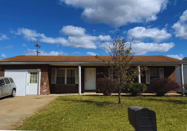 Photo 1 of Sale Pending at 1415 Doris Ave, East Saint Louis, IL 62206 | MLS# 24064443 | Listing updated on 2024-10-28