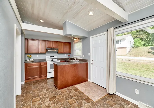 Photo 3 of Single family home for sale at 804 Nebraska St, Louisiana, MO 63353 | MLS# 24064472 | Listing updated on 2024-12-18
