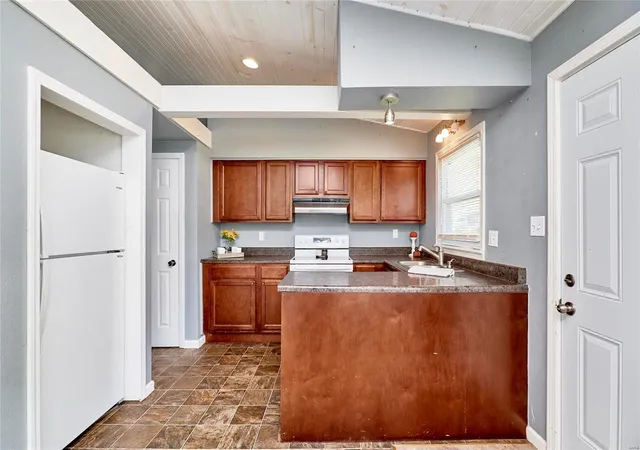 Photo 3 of Single family home for sale at 804 Nebraska St, Louisiana, MO 63353 | MLS# 24064472 | Listing updated on 2024-12-18