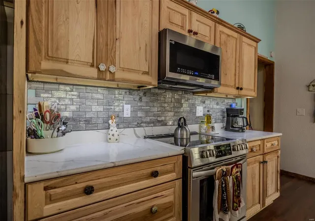 Photo 4 of House for sale at 20299 Kenyon Ln, Lebanon, MO 65536 | MLS# 24064494 | Listing updated on 2024-10-12