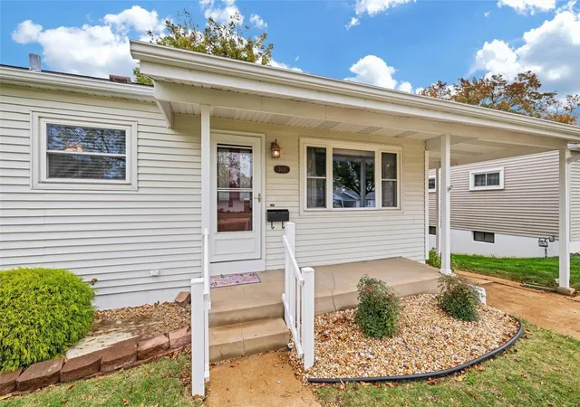 Photo 2 of Sale Pending at 4631 Heege Rd, Saint Louis, MO 63123 | MLS# 24064517 | Listing updated on 2024-11-25