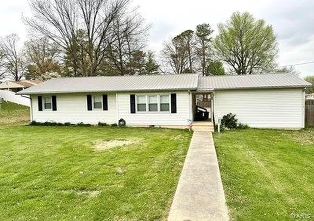 Photo 1 of Single family home for sale at 808 W Grant, Dexter, MO 63841 | MLS# 24064607 | Listing updated on 2024-10-31