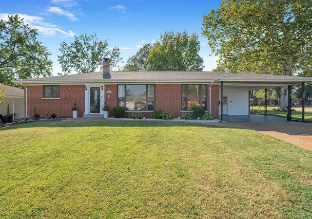 Photo 1 of Single family home for sale at 4014 Seibert Ave, Saint Louis, MO 63123 | MLS# 24064616 | Listing updated on 2024-11-18