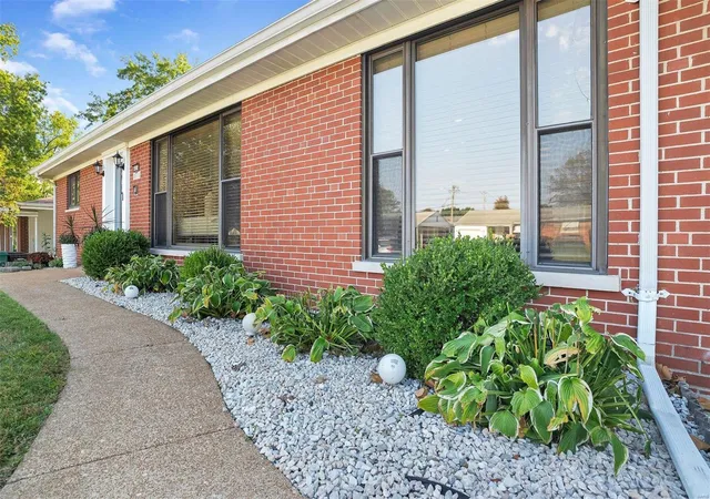 Photo 2 of Single family home for sale at 4014 Seibert Ave, Saint Louis, MO 63123 | MLS# 24064616 | Listing updated on 2024-11-18