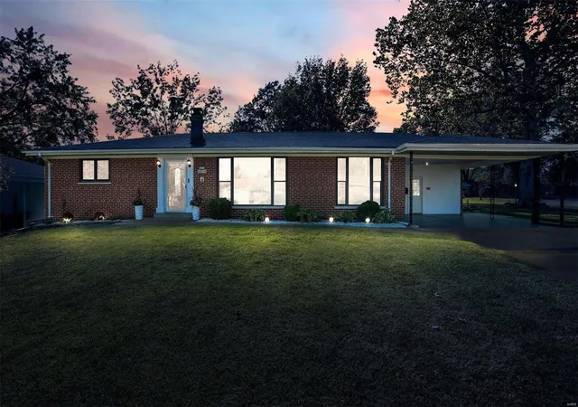 Photo 3 of Single family home for sale at 4014 Seibert Ave, Saint Louis, MO 63123 | MLS# 24064616 | Listing updated on 2024-11-18