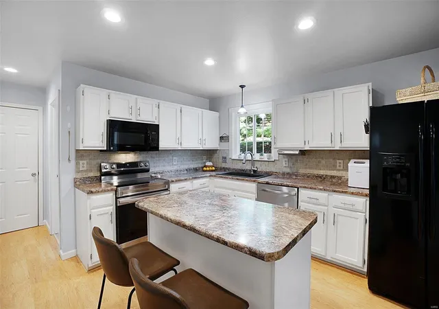 Photo 3 of Sale Pending at 23 Mcclay Trail Dr, Saint Peters, MO 63376 | MLS# 24064655 | Listing updated on 2024-11-21
