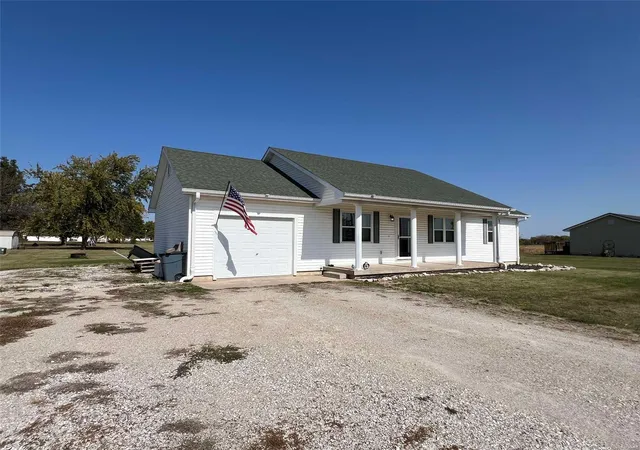 Photo 2 of Single family home for sale at 602 Mcgee Ln, Shelbina, MO 63468 | MLS# 24064662 | Listing updated on 2024-11-08