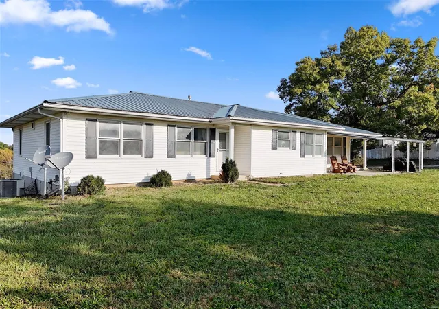 Photo 2 of Sale Pending at 105 Oak Ridge Rd, Montgomery City, MO 63361 | MLS# 24064710 | Listing updated on 2024-12-05